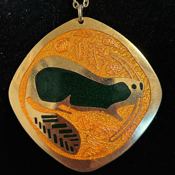 Vintage signed Monique Olivier beaver pendant - Picture 1 of 4